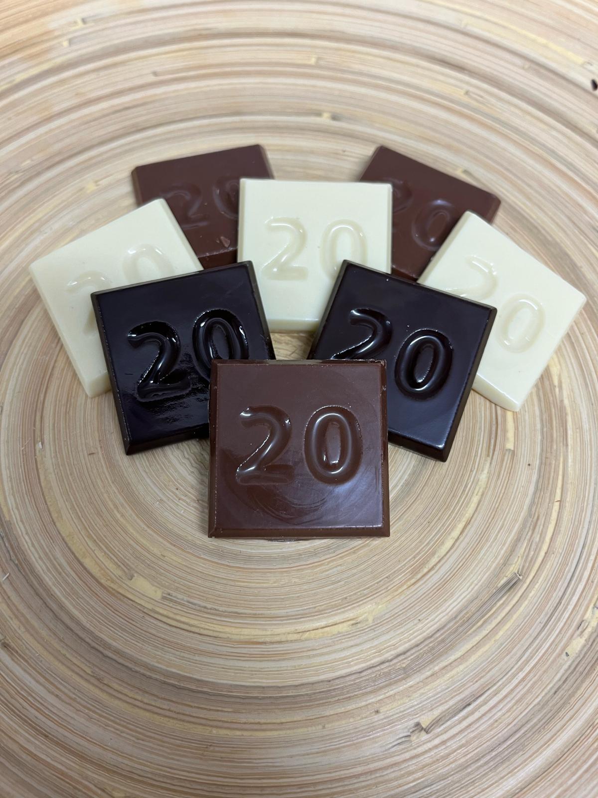 20 jaar / cijfer chocolaatjes 32 stuks