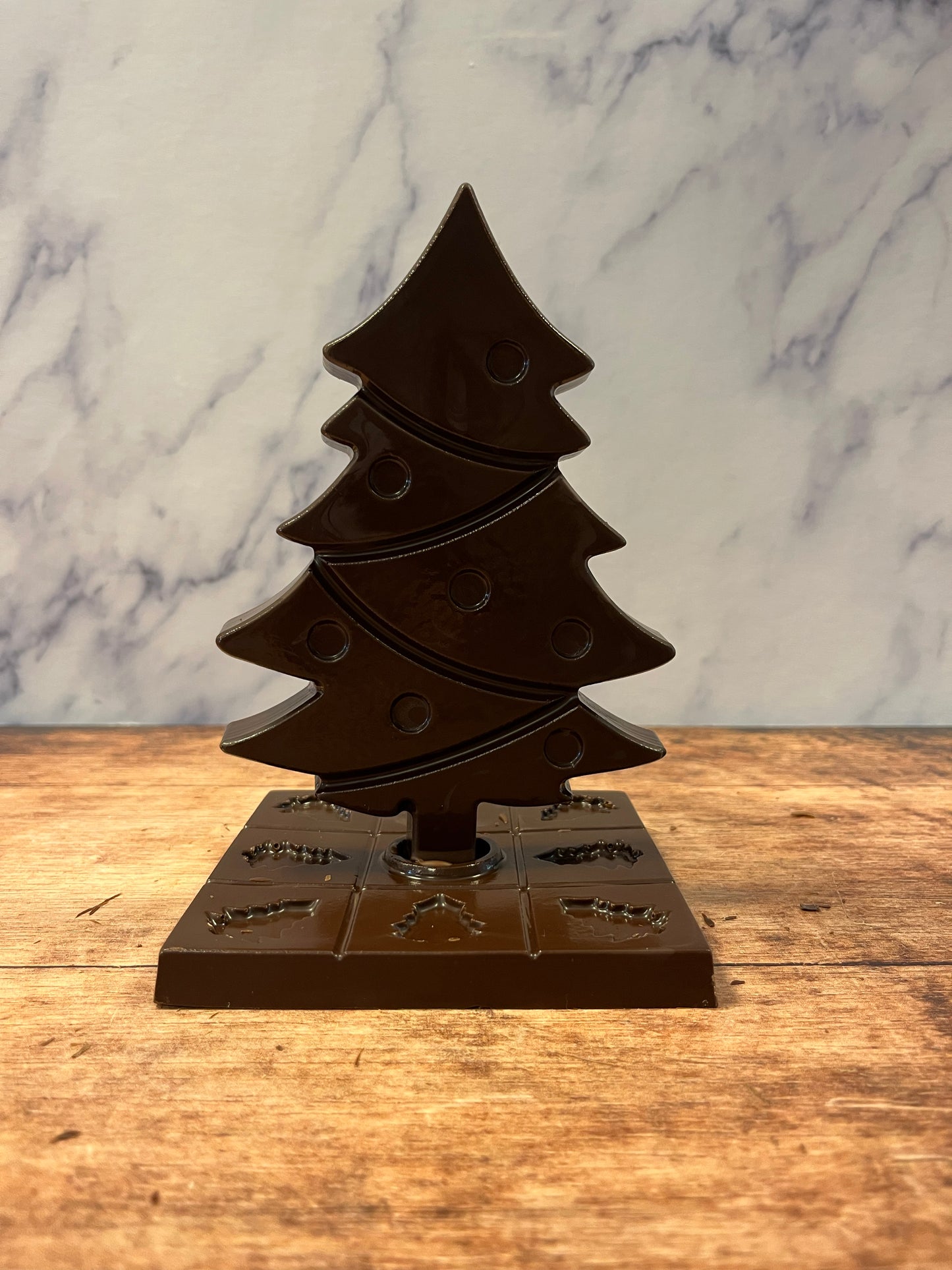 Chocolade kerstboom op voet