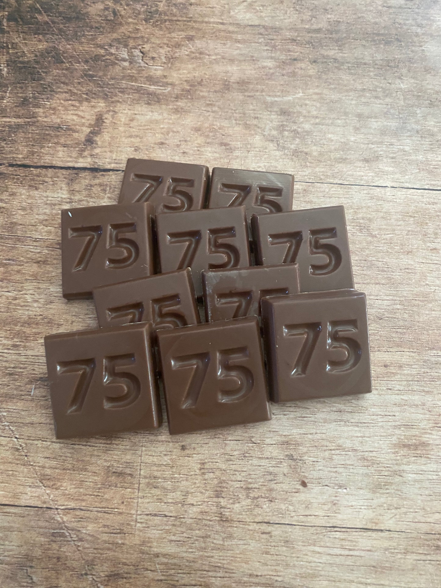 75 jaar / cijfer chocolaatjes 32 stuks
