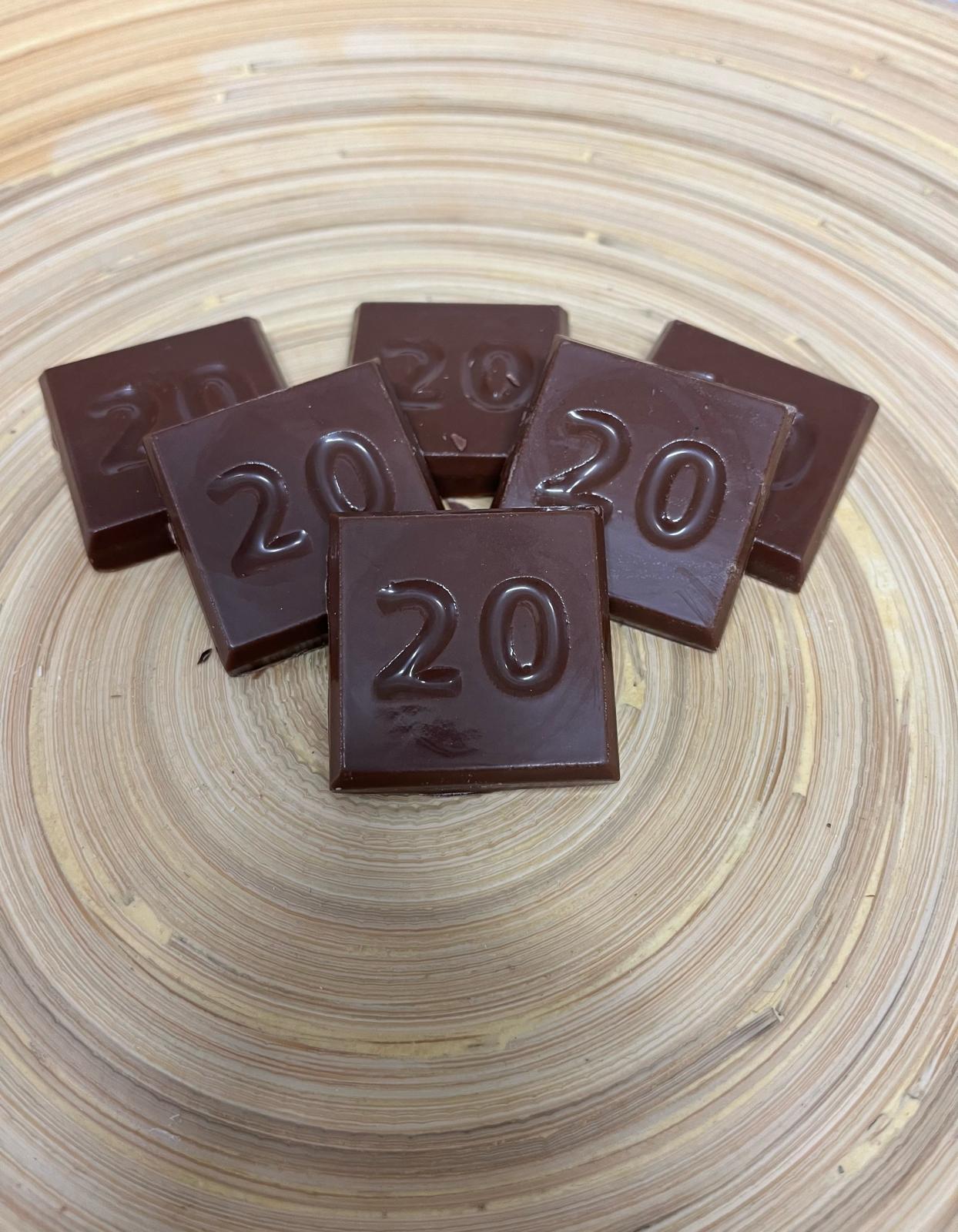 20 jaar / cijfer chocolaatjes 32 stuks