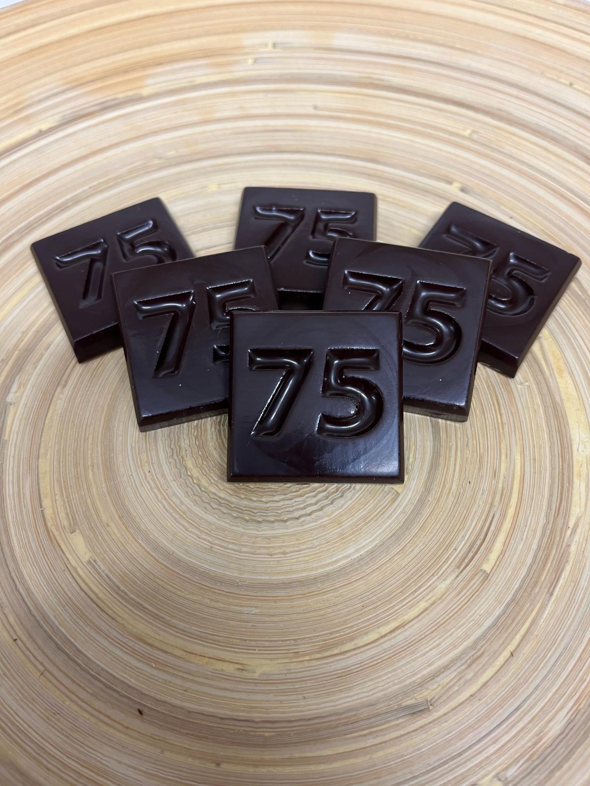 75 jaar / cijfer chocolaatjes 32 stuks