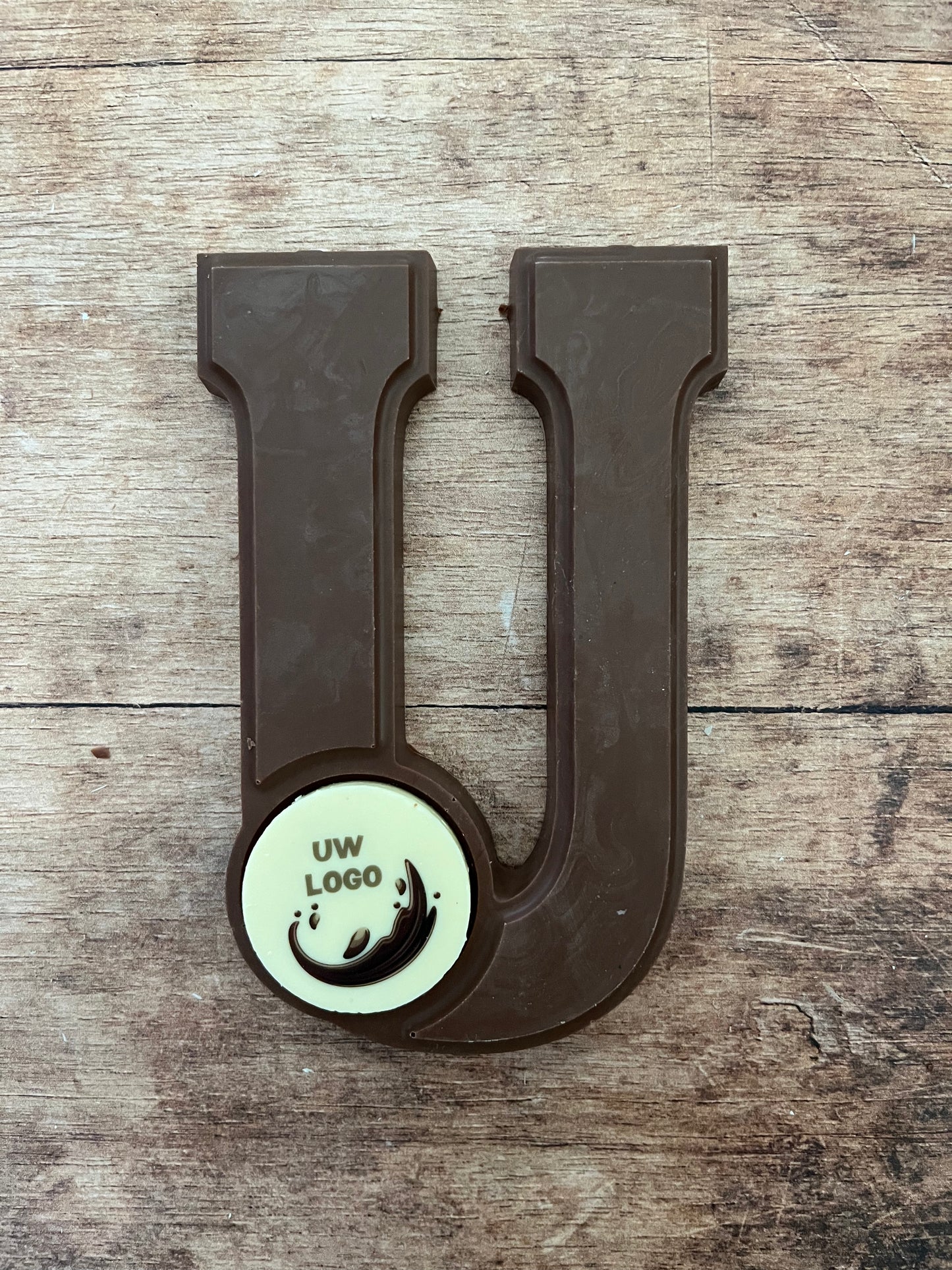 Chocoladeletter U met logo