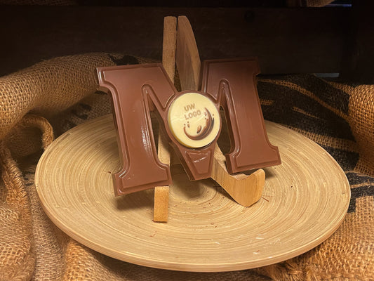 Chocoladeletter M met logo