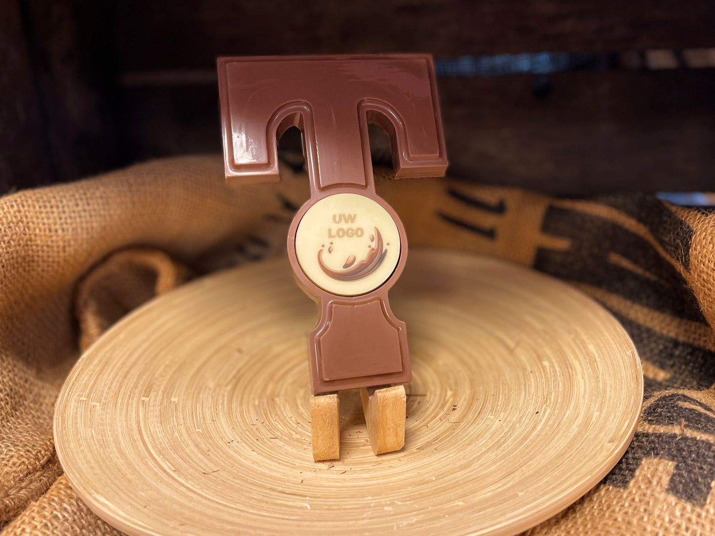 Chocoladeletter T met logo
